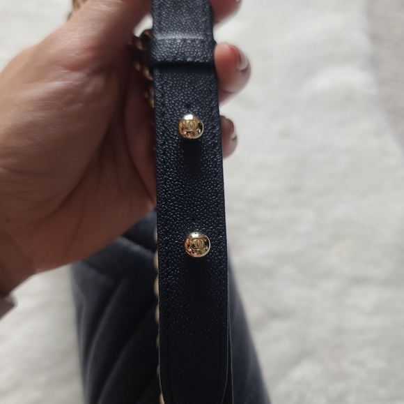 Chanel Old Medium Boy - Picture 10 of 14